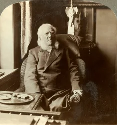 Henrik Ibsen, de dichter aan wie de hele wereld eer betuigt, thuis in Christiania, Noorwegen, c1905