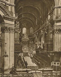 Hoogaltaar van St. Pauls gezien door het lange uitzicht van het koor, ca. 1935