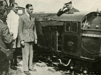 Zijne Majesteit inspecteert de miniatuurspoorweg in New Romney, Kent, 1926, 1937