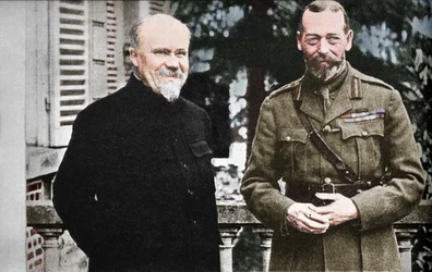 Zijne Majesteit met president Poincare bij het Britse hoofdkwartier in Frankrijk, ca. 1916, 1935