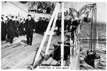 Een zeeboot hijsen, HMS Nelson, 1937