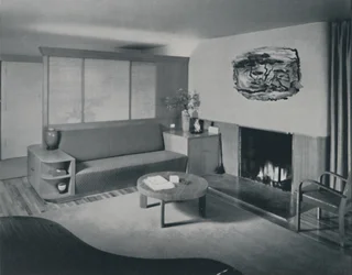Huis in Pomona, Californië - de woonkamer vanaf de andere kant van de scheidingswand