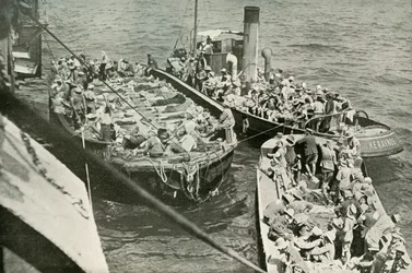 Hoe de gewonden naar de hospitaalschepen werden gebracht, 1919