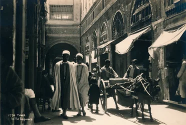 In De Bazaar, Tunis, Egypte, 1936