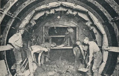 Binnen een Greathead-tunnelschild, 1926