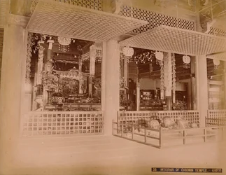 Interieur van de Chionin Tempel, Kioto, ca. 1890-1900
