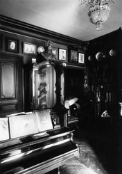 Interieur van het Museum van de auteur en historicus Alexander Onegin in Parijs, 1920s