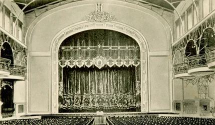 Interieur van het theater in het Nicholas II Volkshuis, Sint-Petersburg, Rusland, 1900s