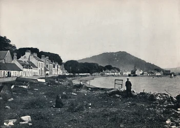 Inveraray - De Stad en de Heuvel van Duniquoich