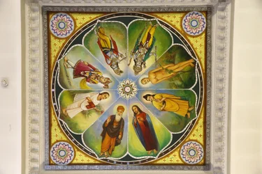Jalaram Prathna hindoe tempel, Leicester. Plafond kunstwerk. Goden (inclusief Jezus Christus). Verenigd Koninkrijk