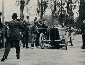 Jarrott arriveert in Bordeaux in de Race of Death, 1937