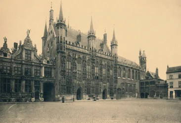 Paleis van Justitie, Stadhuis en Kapel van het Heilig Bloed, ca. 1910