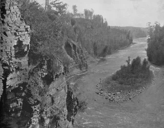 Kaministiquia-rivier, onder de Kakabeka-watervallen, ca. 1897