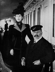 Koning Edward VII en koningin Alexandra in Cowes, Isle of Wight, augustus 1909
