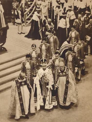 Koning George VI verlaat de abdij, 12 mei 1937