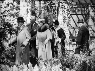 Koning George V en Koningin Mary op de Chelsea Flower Show, Londen