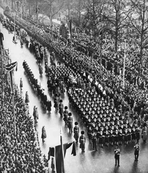 Begrafenisstoet van Koning George V langs Piccadilly, Londen, 28 januari 1936