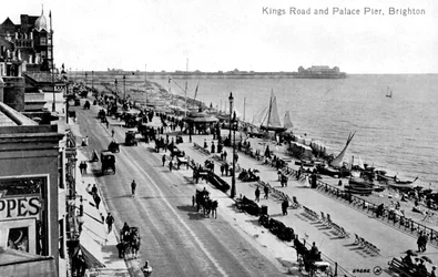 Kings Road en de Palace Pier, Brighton, Sussex, begin 20e eeuw