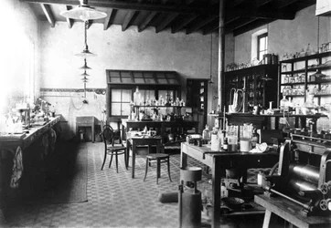 Laboratorium van Alfred Nobel in zijn villa in Sanremo, 1890s