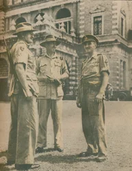 Leiders in de Birma-campagne ontmoetten elkaar in Rangoon na de val van de stad op 3 mei 1945