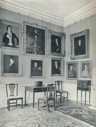 Vertrekkende portretten in de salon, 1926