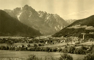 Lienz en de Spitzkofel, Tirol, Oostenrijk, ca. 1935