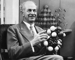 Linus Pauling, Amerikaanse chemicus