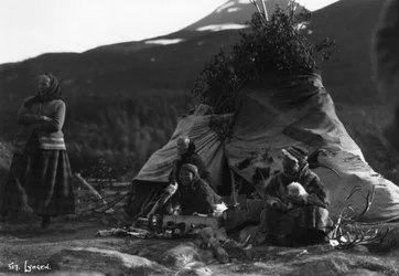 Lokale vrouwen, Lyngen, Noord-Noorwegen, c1920s-c1930s