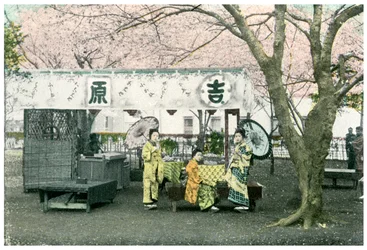 Lunchkraam in een openbaar park, Japan, 1904