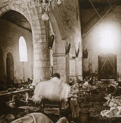 Noodhospitaal in een kerk, Marne, Noord-Frankrijk, 1914