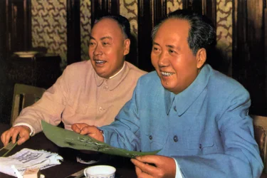 Mao Zedong en Chen Yi, Chinese communistische leiders, omstreeks de jaren 1960