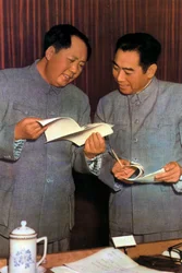 Mao Zedong en Zhou Enlai, Chinese communistische leiders, circa jaren 1950