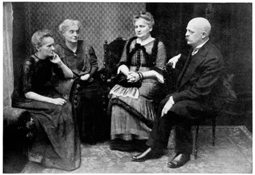 Marie Curie, Pools-Franse natuurkundige met familieleden in Warschau, Polen, 1912