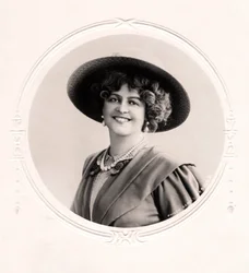 Marie Studholme 1875-1930, Engelse actrice, 1909