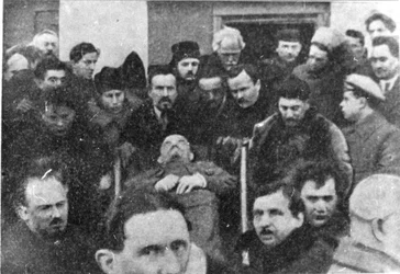 Leden van het Centraal Comité dragen Lenins kist, 27 januari, 1924