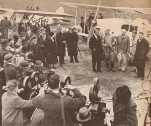 Leden van de expeditie op Heston Airport, 17 februari 1933, net voor vertrek naar India