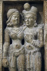 Nationaal museum van India, Delhi. Amoureus paar. Sunga. 2e eeuw. Amin, Haryana. Steen. (detail) India.