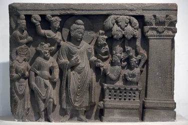 Nationaal Museum, New Delhi. Boeddha met Naga-Kalika. Gandhara, 2e eeuw n.Chr. Steen. In bruikleen van het Mayo College Museum, Ajmer. India.
