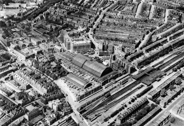 Olympia en het hoofdkantoor van de Post Office Savings Bank, Londen, 1926-1927