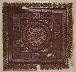 Ornament met Symbolische Verstrengelde Knopen, 400s - 600s