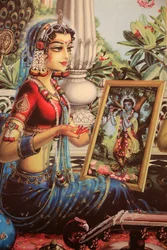 Schilderij van Radha die naar een afbeelding van Krishna kijkt, India