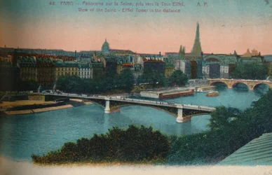 Panorama van de rivier de Seine met de Eiffeltoren in de verte, Parijs, ca. 1920
