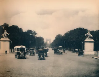 Parijs. - Avenue des Champs-Élysées - LL, ca. 1910
