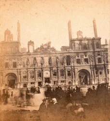 Parijse Commune (1871): uitzicht op het Hotel de Ville na de brand van mei 1871. Anonieme fotografie. Afdruk op karton Dim. 8,5x8 cm