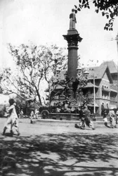 Parsees herdenkingsfontein, Mumbai, India, ca. 1918