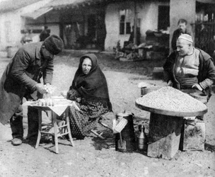 Pinda- en geurverkopers, Sofia, Bulgarije, c1923