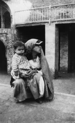 Perzische vrouw en kind