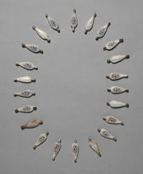 Bloemvormige kralen, ca. 1391-1353 v.Chr.