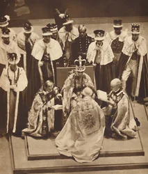 Primaat knielt bij de knieën van de koning, 12 mei 1937