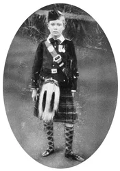 Prins Albert in Highland-kleding, Sandringham, Norfolk, 1909